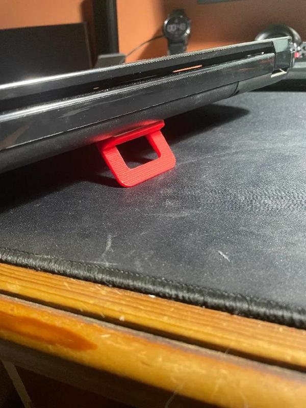 Minimalistic laptop raiser stand   