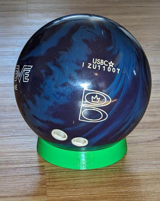Bowling ball cup