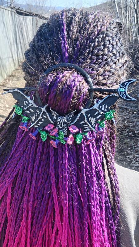 Hairpin Bat in flowers