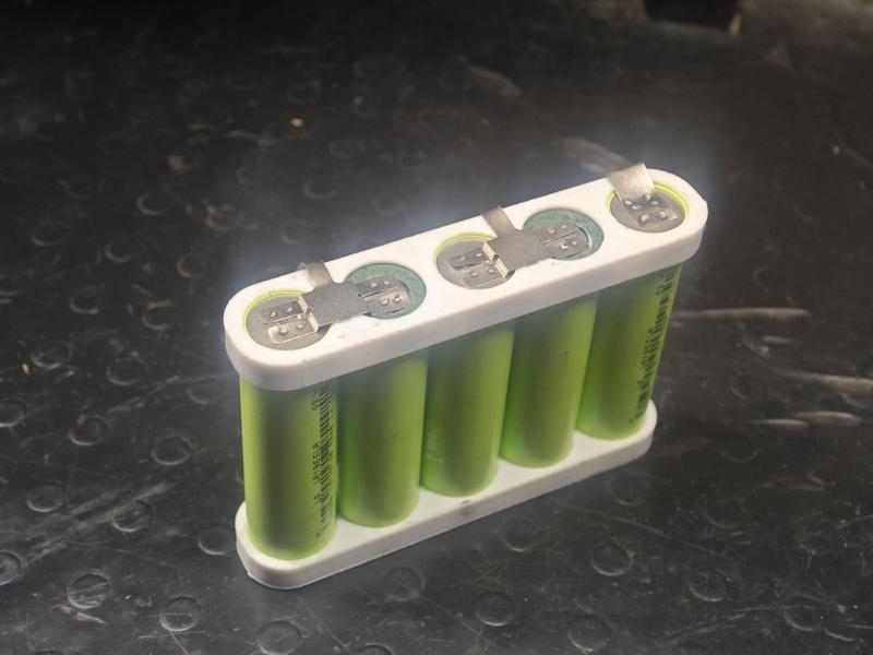 Holder for 18650 battery