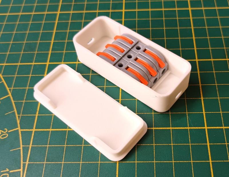 Housing for 3-gang cable connector