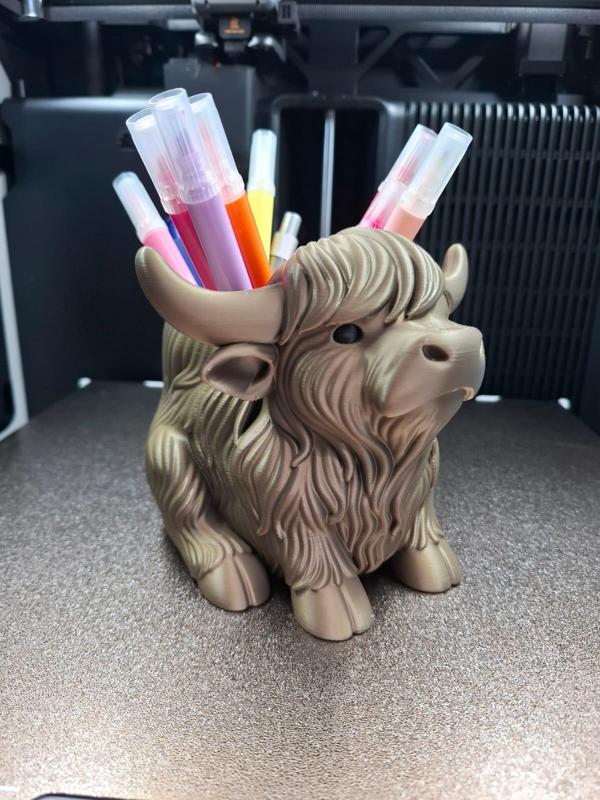Highland Cow Pen Holder