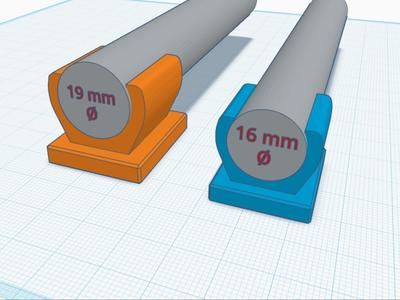 Clip-on feet for clothes racks or folding tables