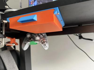 Simple under desk drawer