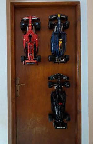 Wall bracket for LEGO F1