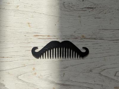 Baron Moustache Comb