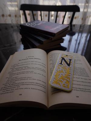 Elegant Monogram Bookmark – Letter N