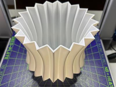 Vase / flower pot holder