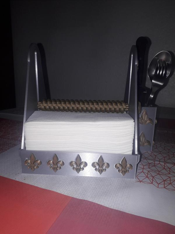 ORNAMENTAL LILY FLOWER NAPKIN RING