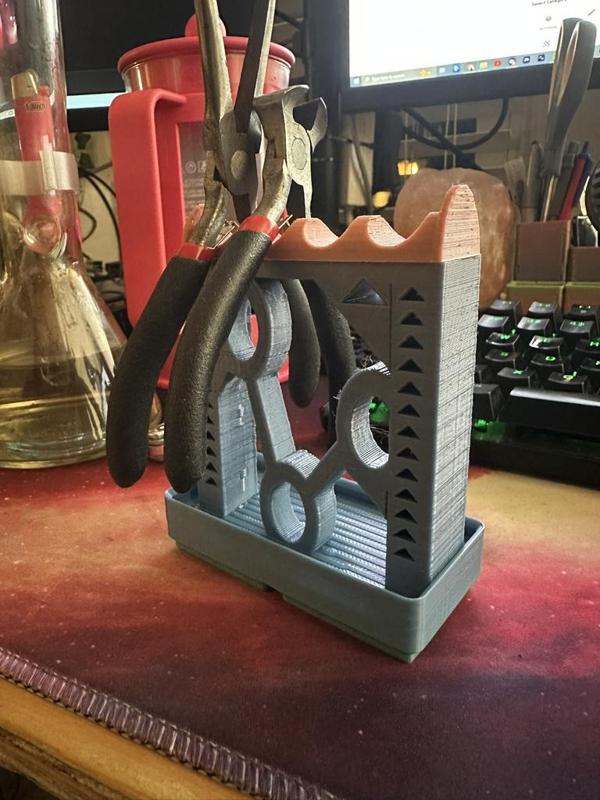 Modern Plier/Wirecutter Rack with Component Tray | Gridfinity Remix 