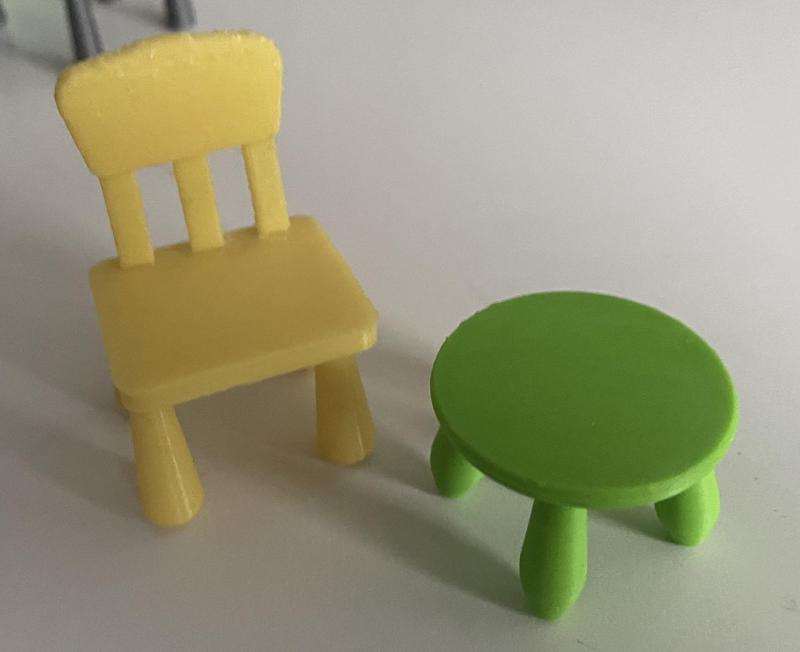 CHILDREN'S CHAIRS