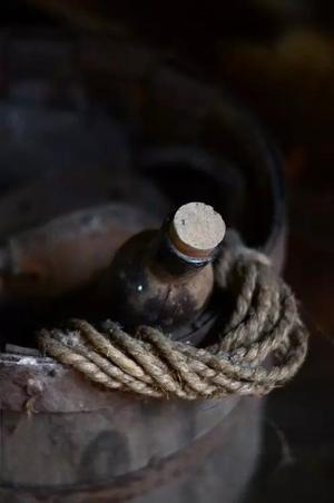Vase blackberries on wooden table