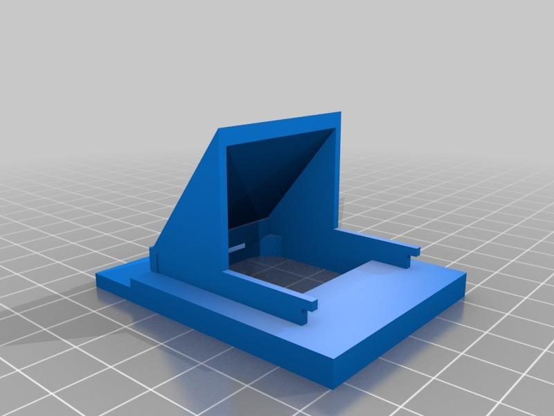 Wild Bill's 12 Bird electric bird feeder opening