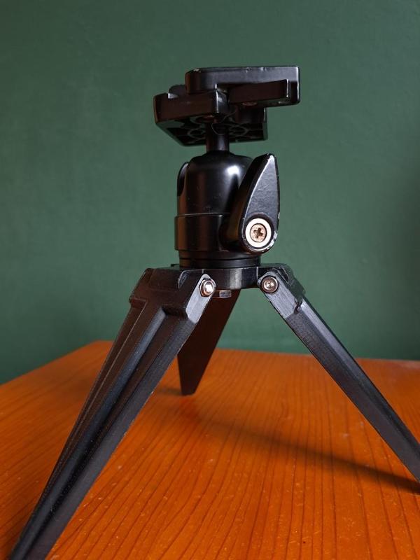 Mini tripod for DSLR/Mirrorless