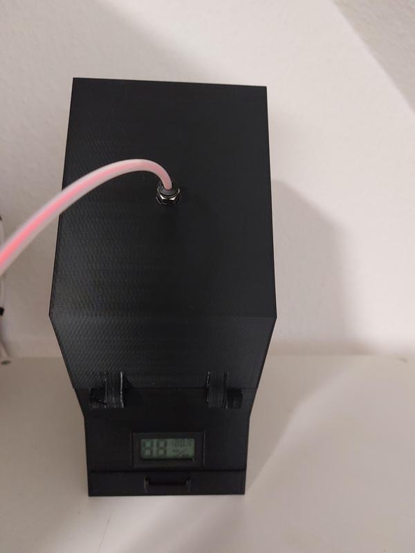 Drybox with Filament-Spool, Hygrometer and Colorcard