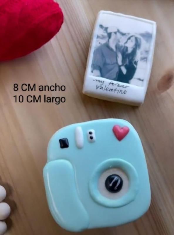 COOKIE CUTTER POLAROID PHOTO CAMERA (VALENTINE'S DAY PHOTO)