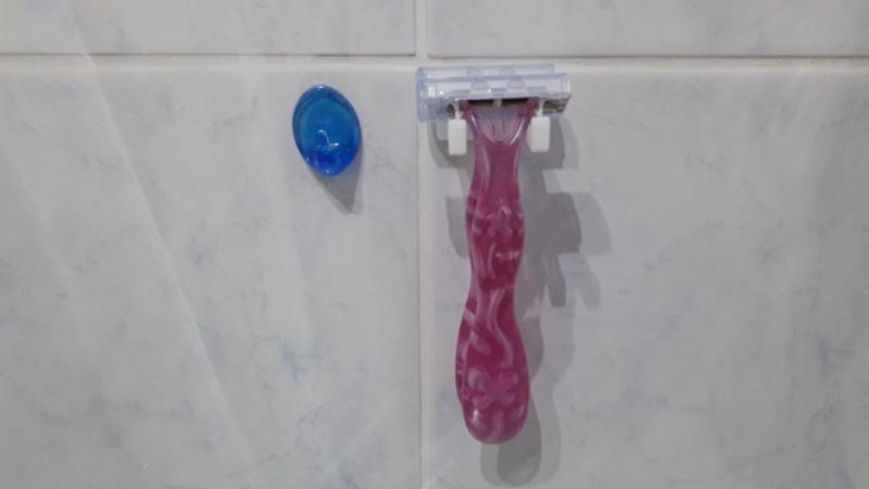Disposable razor holder for bathroom, shower room...