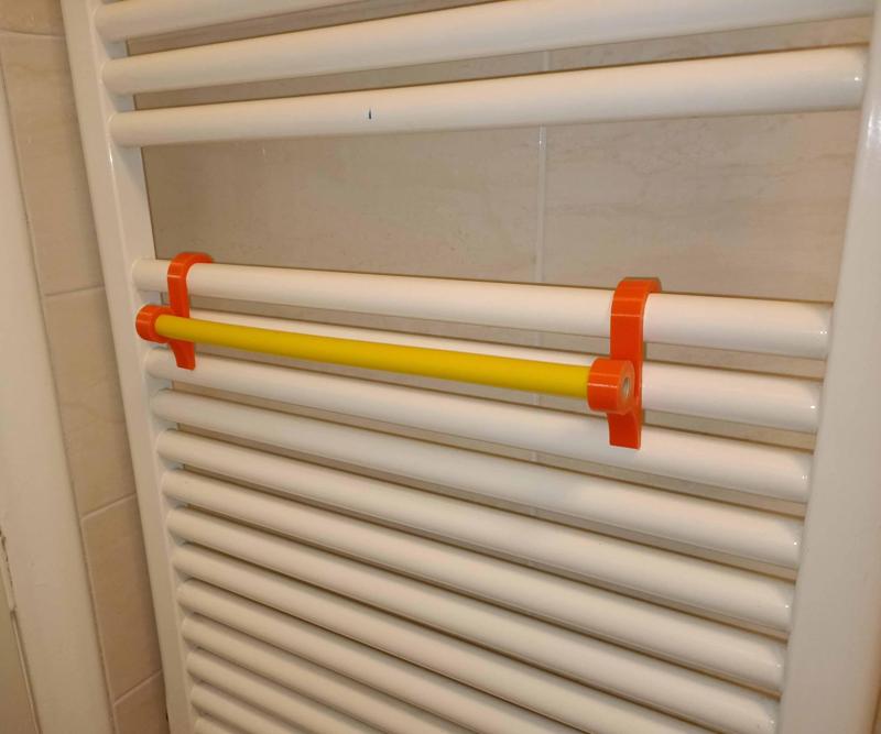 Clothes hanger for radiator