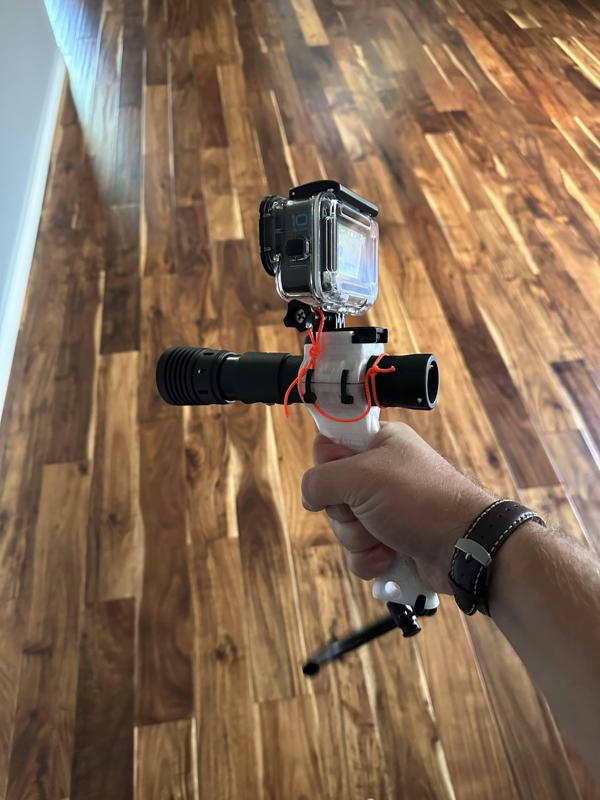 Scuba flashlight video gun