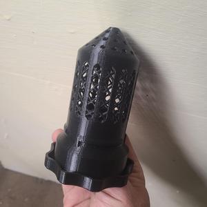 Latticed Standard Pot