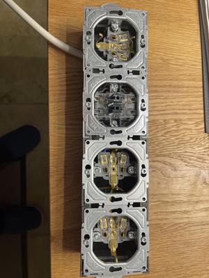 1.n Expandable sockets or switches