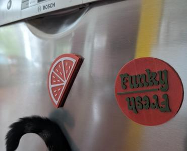 Funky Fresh hidden magnet dishwasher dirty clean indicator fridge magnet, uses filament change for easy multicolor on any printer, midcentury groovy 70s.