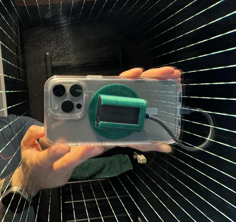 iPhone 15 Pro Max Magsafe usb-c card reader UGREEN