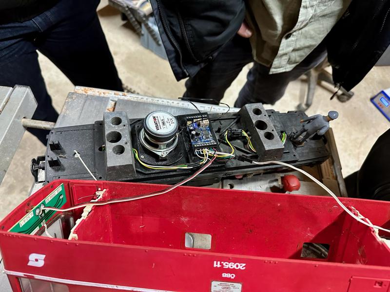 LGB 2095 - adapter for installing Massoth's XLS speaker