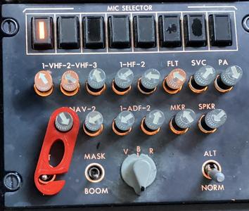 Boeing 737 intercom lock