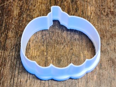 Halloween: pumpkin cookie cutter
