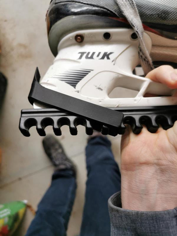 Ice skate rubber protector part