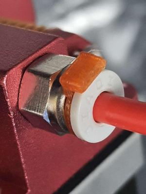 Pneumatic connectors/fittings clips