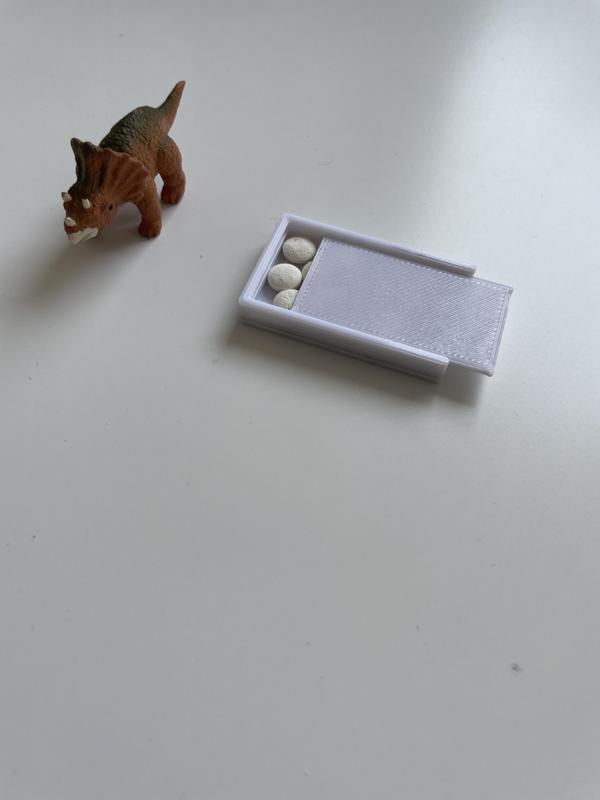 pill case / container (small)