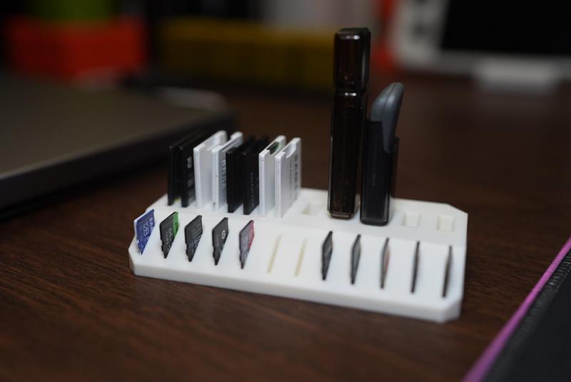 SD/Micro SD/USB Memory Station