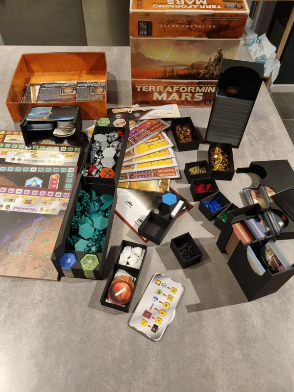 Terraforming Mars plus all insert extensions, Organizer