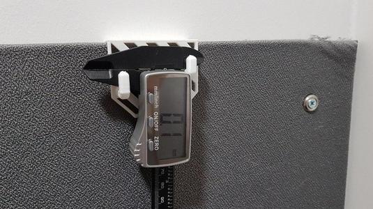 Basic Caliper Hook - for hanging on notice boards 10mm thick