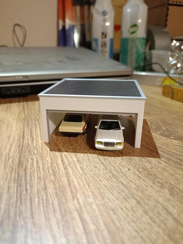 PKW-Doppelgarage mit beweglichem Rolltor in H0 / 1:87