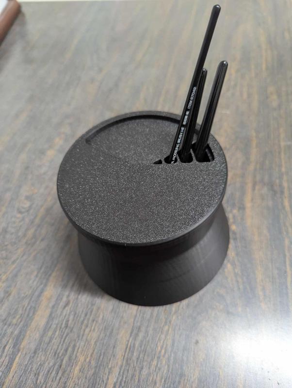 Paintbrush rinse cup