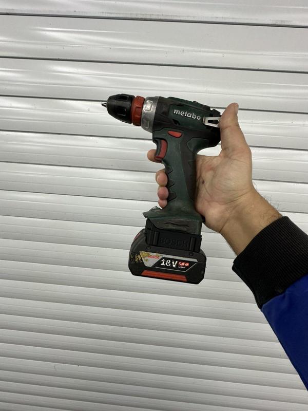 BOSCH PROFESIONAL BATTERY ON METABO CASE TOOLS