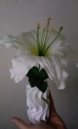 swervy vase