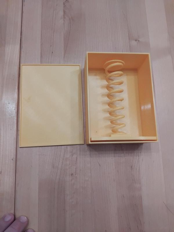 Taschentuchbox, Tissue box