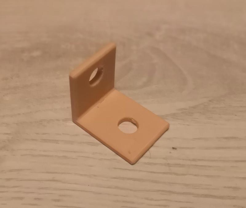 Angle bracket for Brio Builder system