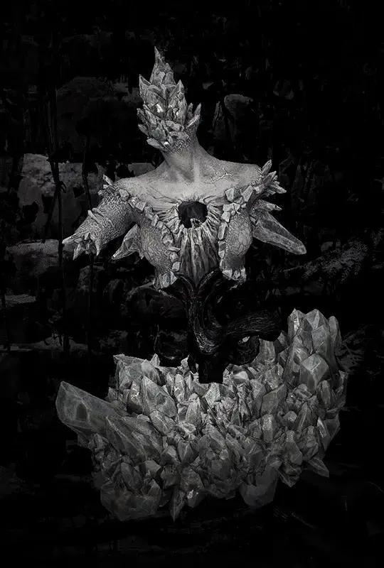 residual evil 8 village Lady Dimitrescu statue