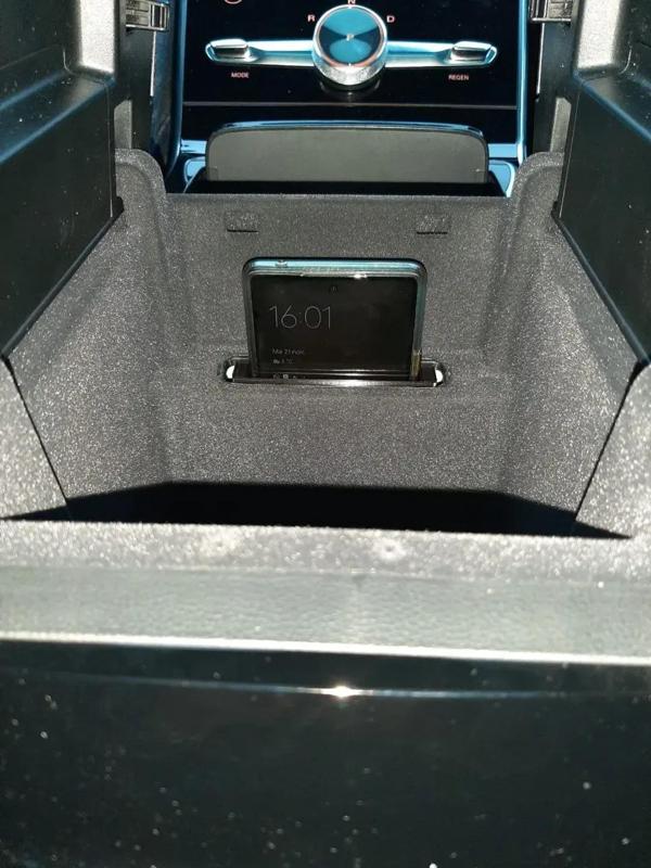 MG Marvel R Wireless Charger Slot Insert