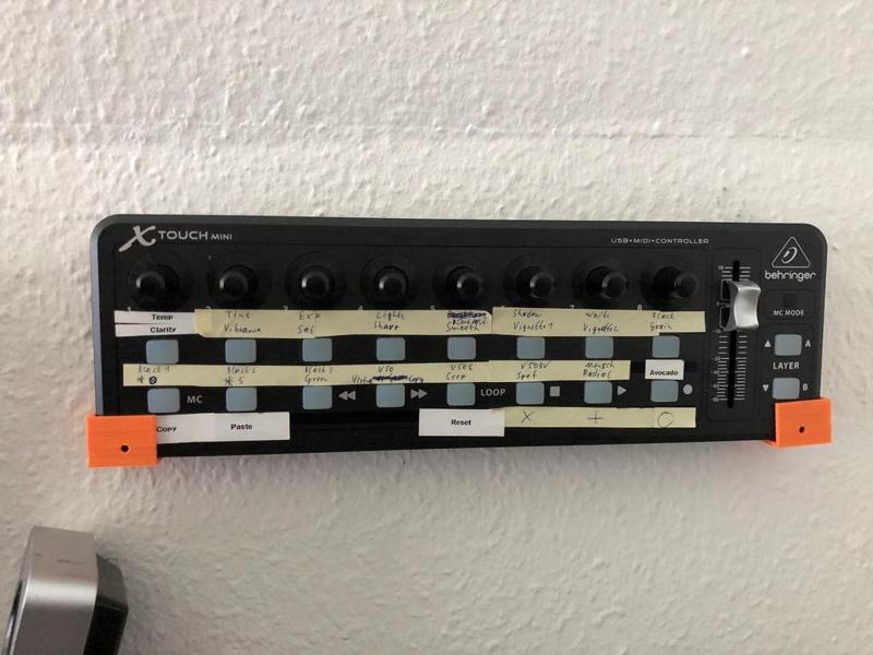 Behringer Xtouch Mini wall holder