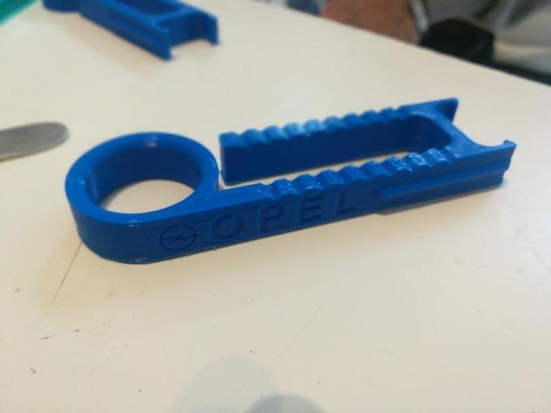 Wheel bolt cover remover 