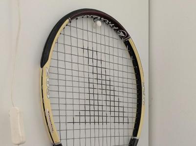 Tennis racket holder