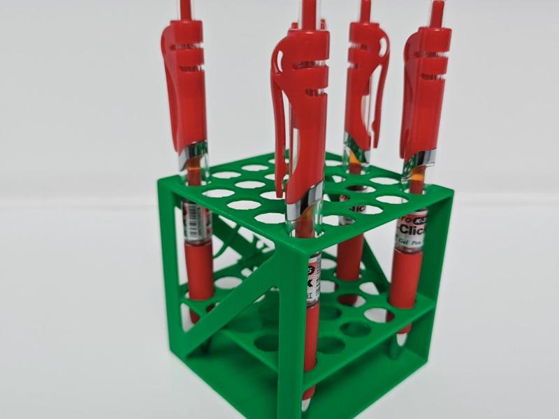 Hollow pen holder