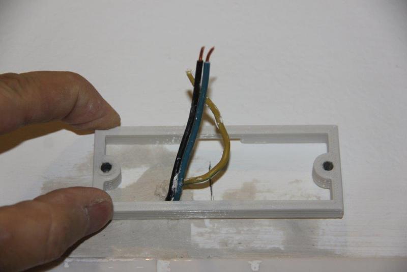 Abstandhalter Spiegelleuchte