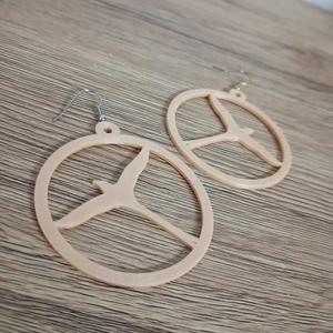 Straw earrings with bird tail